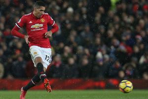 Arsenal told to pay £25 million to land centre-back Chris Smalling from Manchester United
