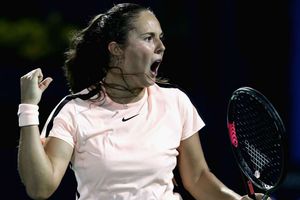 Curtains for Konta and Ostapenko in Dubai