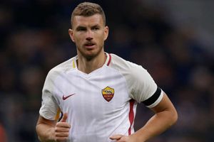 Dzeko flattered by Chelsea interest but happy to stay at Roma