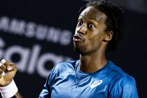 Monfils wins rain-interrupted clash against top seed Cilic