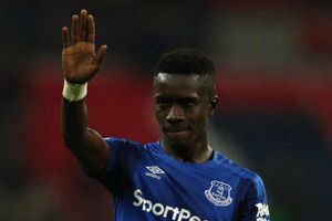 Idrissa Gueye signs new Everton deal until 2022