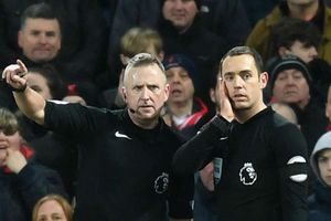 Moss 'misguided' in TV question during Liverpool-Tottenham clash