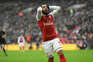 Wenger suggests injury was behind Lacazette struggles