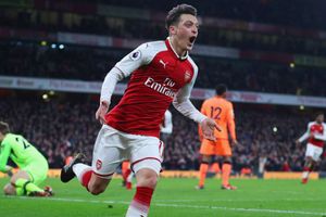 Mesut Ozil signs long-term Arsenal deal