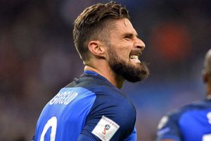 Coach Antonio Conte convinced Olivier Giroud to swap Arsenal for Chelsea