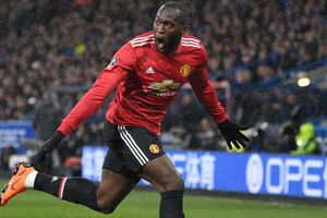 FA Cup: Lukaku sends Manchester United through after VAR controversy