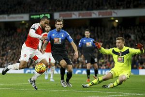 Walcott reveals why he left Arsenal for Everton