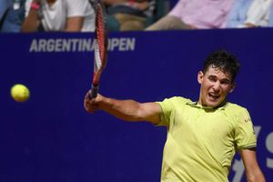 Thiem breezes past Monfils to set up Bedene showdown