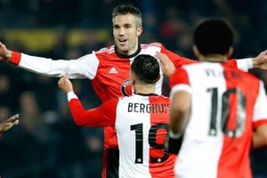 Robin van Persie scores first goal since Feyenoord return
