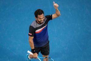 Three-time defending champion Burgos survives in Quito