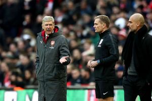 Wenger trolled by Wembley official in Man City humbling