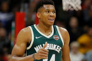 NBA: Giannis Antetokounmpo leads rallying Bucks to win over 76ers
