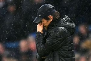 Conte defends shot-shy Chelsea's tactics in City defeat