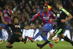 Crystal Palace star Benteke wants China move