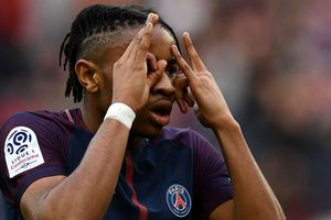Nkunku stars as PSG run riot against Metz