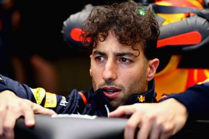 Ricciardo given three-place grid penalty
