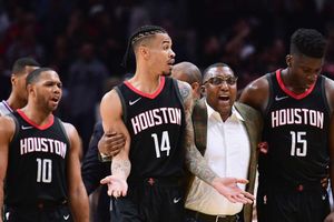 Rockets win 11th straight thanks to Green
