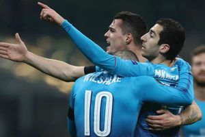 Mkhitaryan's first goal lifts Gunners gloom