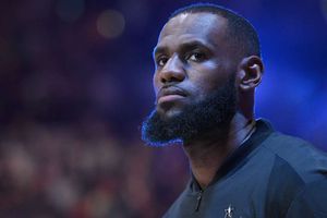 NBA: LeBron's historic night leads Cavs past Raptors, Howard tallies rare 30-30