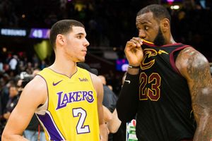 Thomas helps Lakers to win over LeBron, Cavs