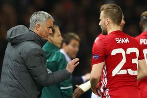 Ashley Young backs Jose Mourinho over Luke Shaw treatment