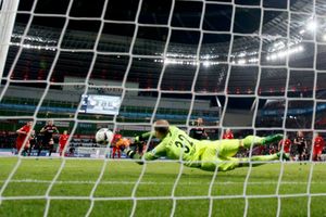 Arsenal, Chelsea and Atletico want former Liverpool keeper Gulasci