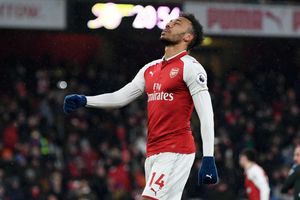 Wenger defends Aubameyang and Mkhitaryan after City thrashing