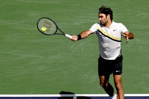 Indian Wells Masters: Unbeaten Roger Federer fights back to reach final