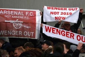 My worry is to win games - Wenger dodges questions on future
