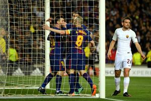 Suarez off the mark after own goals tee up Barcelona win