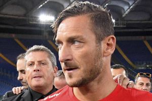 Roma legend Totti hails Salah and Klopp