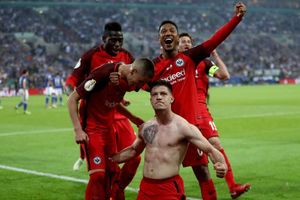 Schalke 0 Eintracht Frankfurt 1: Kovac to face Bayern Munich in DFB-Pokal final