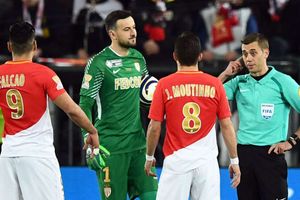 VAR like sex without pleasure: ex-French international Lizarazu