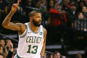 Celtics top Raptors, Warriors' McCaw injured in scary fall