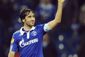 Raul takes first steps towards a coaching career