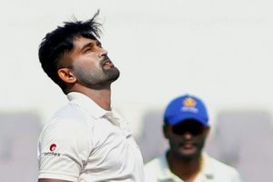 IPL 2018: Fans troll KKR's Vinay Kumar after 17-run last over against Chennai