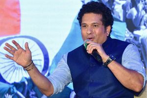 Off-spinner with leg-breaks is like a multi-lingual: Tendulkar