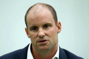 England chief Strauss to step down for summer
