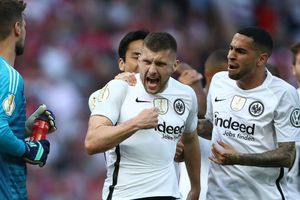 Bayern Munich 1 Eintracht Frankfurt 3: Controversial Kovac win denies new club double delight