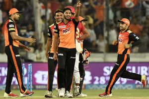 IPL 2018, SRH vs RCB, highlights: Bhuvneshwar's compact bowling ends Royal Challengers' season
