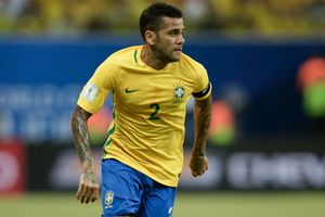 Tite sends a 'big hug' to injured Dani Alves