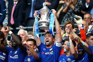 Cahill: Conte uncertainty affecting Chelsea