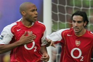 Arsenal summon club legend to hold managerial talks