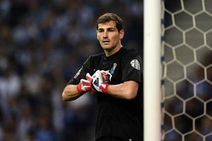 Casillas re-signs with Portuguese champions Porto