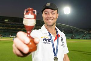 Former England batsman Trott to retire