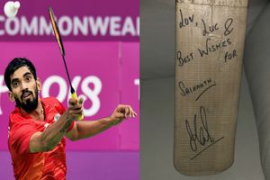 MS Dhoni gifts signed bat to Kidambi Srikanth, courtesy MSK Prasad