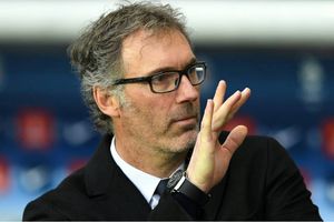 Chelsea hold talks with former PSG coach Laurent Blanc to replace Antonio Conte