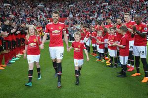 Premier League wrap-up: Carrick shines on swansong; Salah sets record, Blues miss out on CL spot