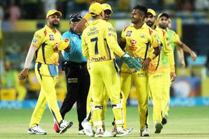 Dhoni urges Super Kings bowlers to improve their death overs effort