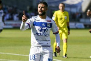 Lyon president Aulas brushes of Fekir transfer rumours